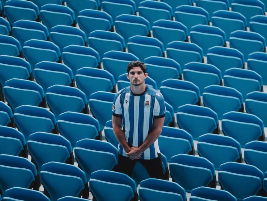 里昂迎西甲关键赛，转会期单刀错失，气氛紧张，年轻球员得到机会的简单介绍-开云平台